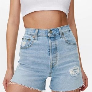 Levi’s Ribcage Jean Shorts